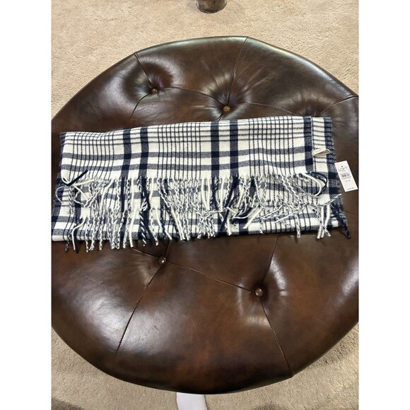 LOFT OUTLET WOMENS SCARF WITH FRINGE NAVY BLUE WHITE PLAID NWT OBLONG - Picture 2 of 2